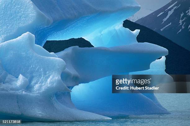 perito moreno glacier meeting lago argentino - internationaal monument stockfoto's en -beelden