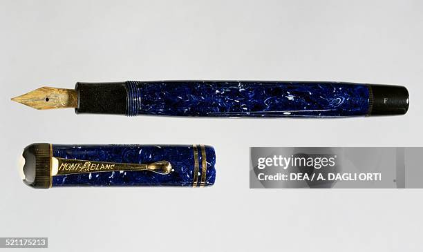 Montblanc n 25 fountain pen, in lapis lazuli effect celluloid, 1930-1935. Germany, 20th century. Germany