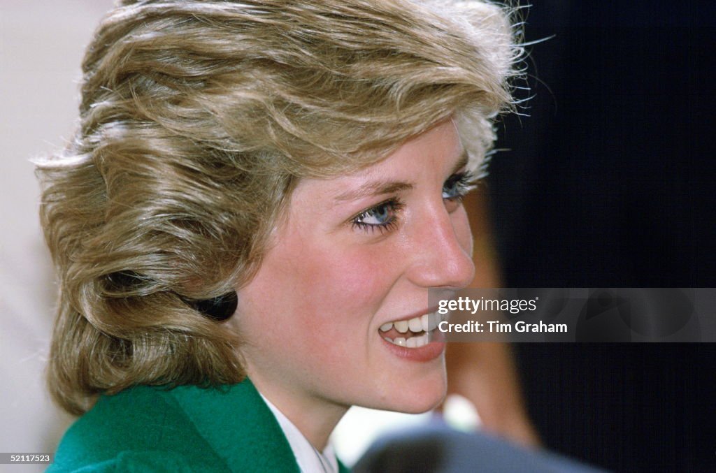 Diana Princess Of Wales Visiting St Joseph s Hospice In Hackney News diana-princess-of-wales-visiting-st-joseph-s-hospice-in-hackney-news