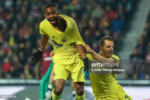 Cedric Bakambu of Villareal celebrates his goal with Roberto Soldado during the UEFA Europa League Quarter Final second leg match between Sparta...