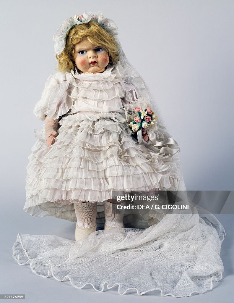 Doll from the 1500 series with wedding dress...