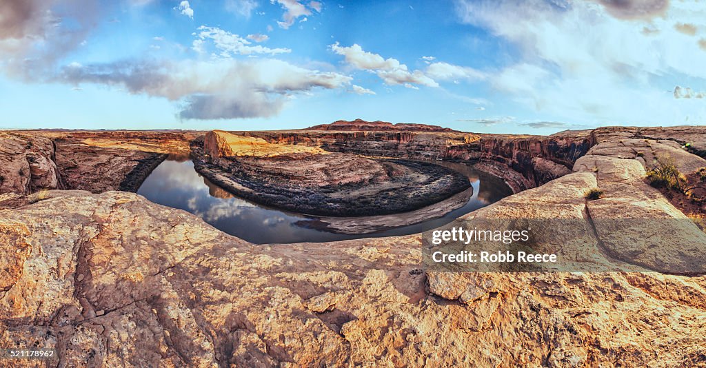 Landscape of sandstone cliff overlook at Tri-Alcove Bend with Green River in Utah, USA