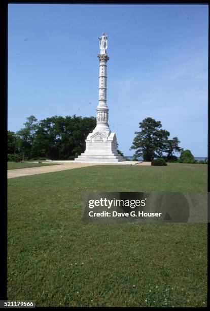 yorktown victory monument - yorktown victory monument stock pictures, royalty-free photos & images