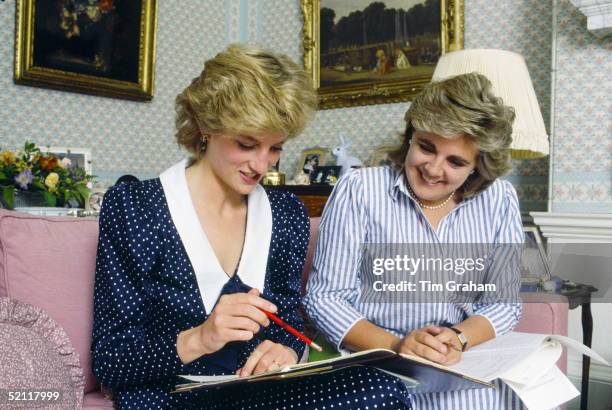 Princess Diana In Her Sitting Room At Home In Kensington Palace With Anne Beckwith-smith, Her Lady-in-waiting And Private Secretary