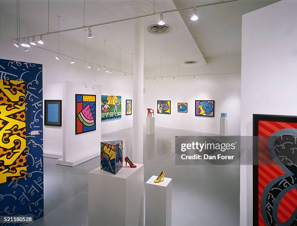 art by romero britto on display in gallery - modern art stock pictures, royalty-free photos & images