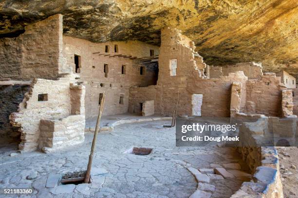 spruce tree house indian ruin, mesa verde national park, colorado - anasazi ruins stockfoto's en -beelden