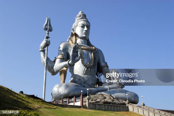 huge idol of lord shiva kanduka giri hillock murudeshwaram karnataka india asia - shiva stock-fotos und bilder