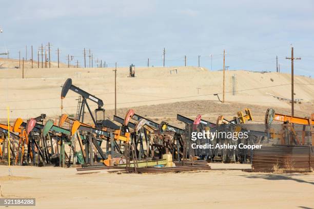 the kern river oilfield in oildale, bakersfield, california, usa, in unprecedented drought. - kern river oil field stock pictures, royalty-free photos & images