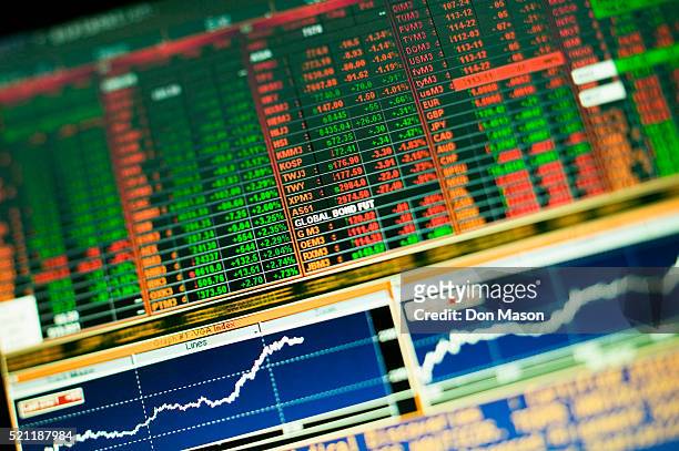 screenshot of stock and bond information - borsa foto e immagini stock