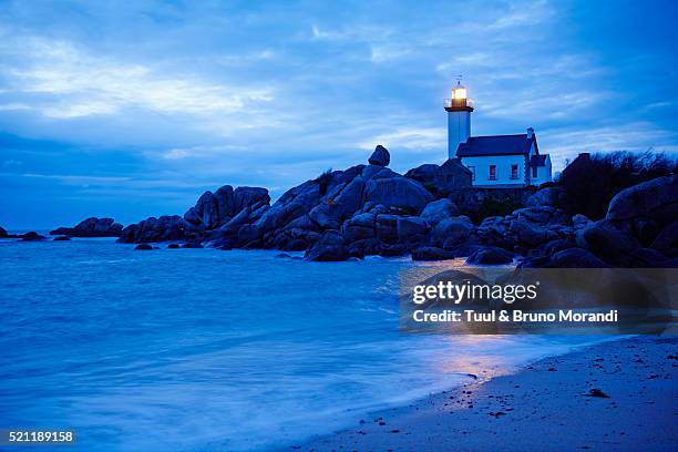 brittany, brignogan-plages, pontusval lighthouse - finistere stock pictures, royalty-free photos & images