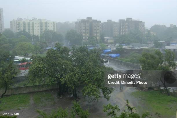 greenery and buildings in heavy rain at borivali mumbai maharashtra - monzón fotografías e imágenes de stock