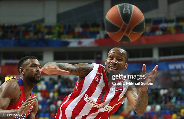 Tarence Kinsey, #1 of Crvena Zvezda Telekom Belgrade competes with Cory Higgins, #22 of CSKA Moscow during the 2015-2016 Turkish Airlines Euroleague...