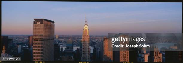 manhattan skyline - manhattan skyline stock pictures, royalty-free photos & images