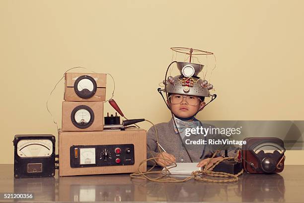 japanese nerd boy wearing mind reading helmet - telepathy 個照片及圖片檔