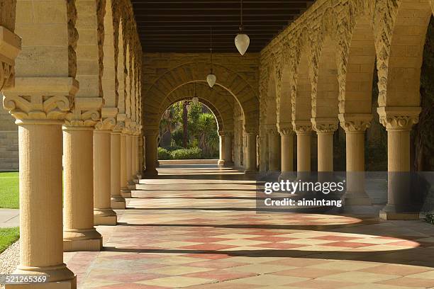 entrée de l'université stanford - stanford university campus photos et images de collection