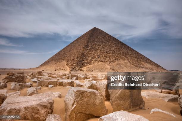 egypt, dahshur, red pyramid of pharaoh snofru - dahshur stock pictures, royalty-free photos & images