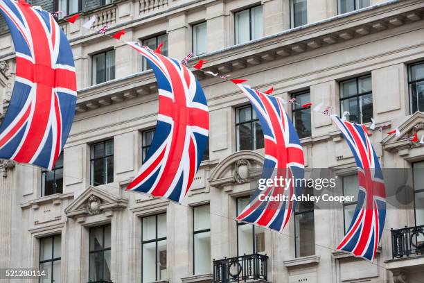 flags for the queen diamond jubilee in london, uk. - bandera del reino unido fotografías e imágenes de stock