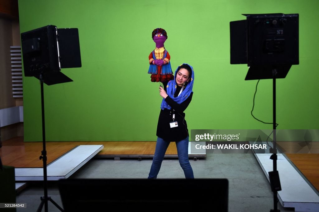 DOUNIAMAG-AFGHANISTAN-SESAME-STREET-WOMEN-RIGHTS-ENTERTAINMENT