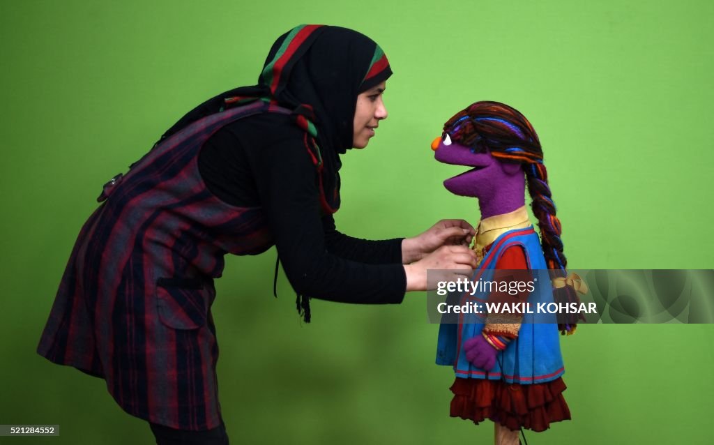 DOUNIAMAG-AFGHANISTAN-SESAME-STREET-WOMEN-RIGHTS-ENTERTAINMENT