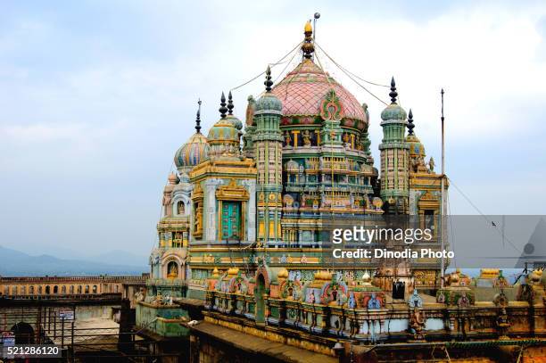 decorative dome of lord vithobha temple, jejury, pune, maharashtra, india - poona stockfoto's en -beelden