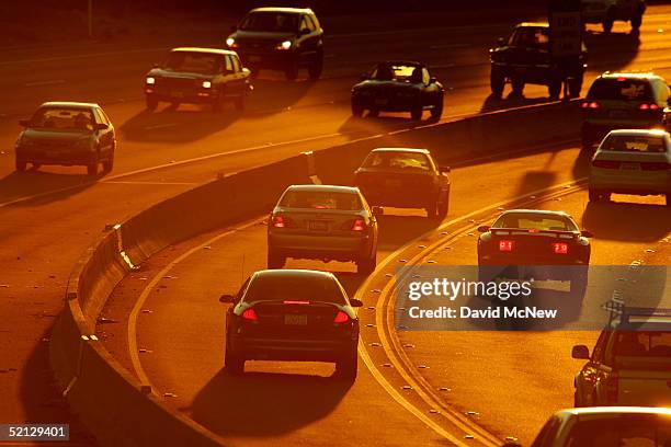 california pushes for new law to allow hybrid cars in hov lanes - 2005 stock pictures, royalty-free photos & images