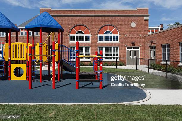 playground and school - parque infantil - fotografias e filmes do acervo