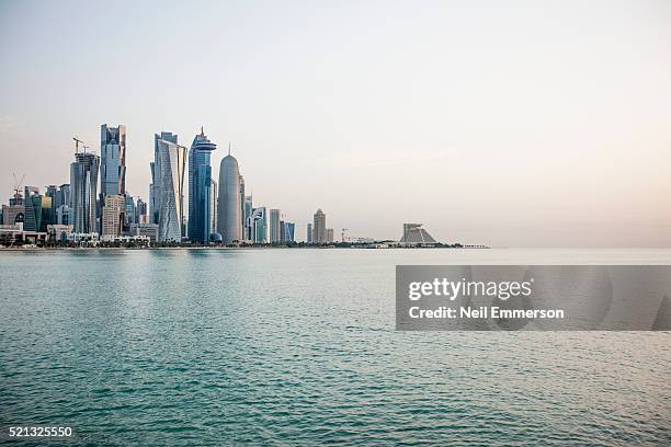 doha city skyline - qatar skyline stock pictures, royalty-free photos & images