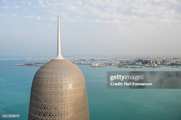 burj qatar building in doha - doha fotografías e imágenes de stock