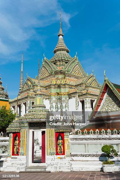 wat po or temple of the reclining buddha in bangkok, thailand. - wat pho - fotografias e filmes do acervo