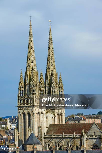 brittany, quimper, st corentin cathedral - quimper stockfoto's en -beelden