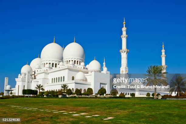 abu dhabi, sheikh zayed grand mosque - sheikh zayed mosque stock pictures, royalty-free photos & images