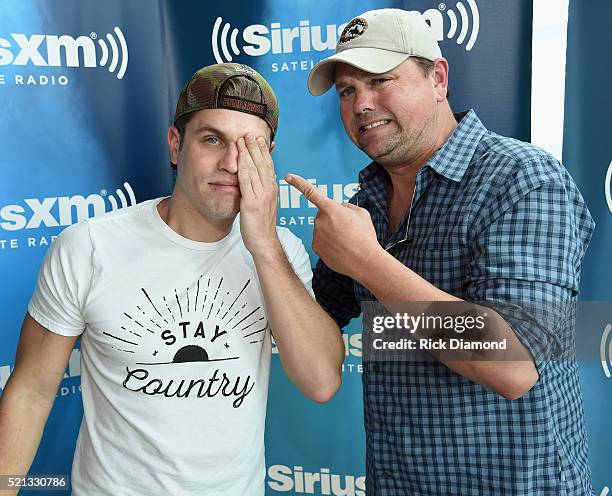 Dustin Lynch Visits SiriusXM's Storme Warren on "The Highway" Dustin Lynch explains how a briar scratched the cornea of his right eye during a...