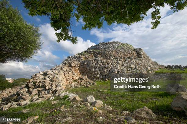 ruins of torre d'en galmes talayotic settlement on minorca - enroth stock pictures, royalty-free photos & images