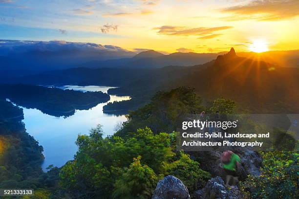 bukit tabur - estado de selangor fotografías e imágenes de stock
