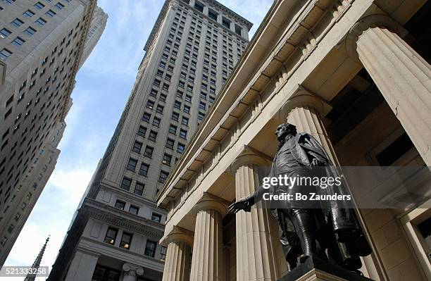 statue of george washington, wall street, new york city - wallstreet stockfoto's en -beelden