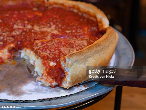 a chicago-style deep-dish pizza. - deep dish pizza foto e immagini stock