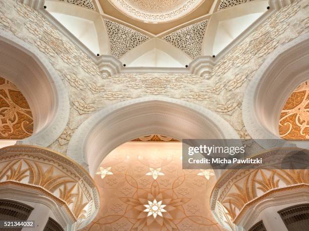 united arab emirates. abu dhabi. sheikh zayed grand mosque - abu dhabi mosque stock pictures, royalty-free photos & images