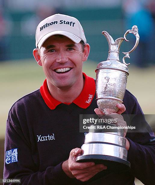 Best quality available) the Open Championship Carnoustie July 2007 OPEN GOLF CARNOUSTIE FINAL DAY 22/7/2007 CELES AT END OPEN