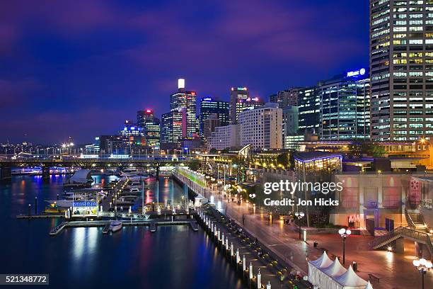 darling harbour at night - darling harbor fotografías e imágenes de stock