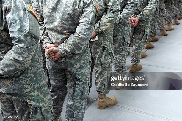 soldier lineup - personal militar fotografías e imágenes de stock