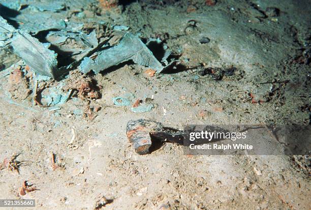 debris from titanic shipwreck - wrack stock-fotos und bilder