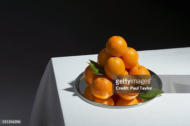 oranges on serving tray - food pyramid stock-fotos und bilder