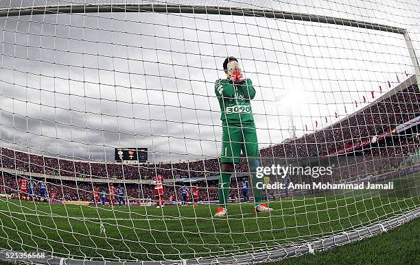 Mehdi Rahmati of Esteghlal looks on befor the Penalti during the Iran Pro League match between Esteghlal and Perspolis at Azadi Stadium on April 15,...