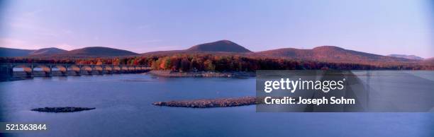 autumn in the catskills - ashokan reservoir stock pictures, royalty-free photos & images