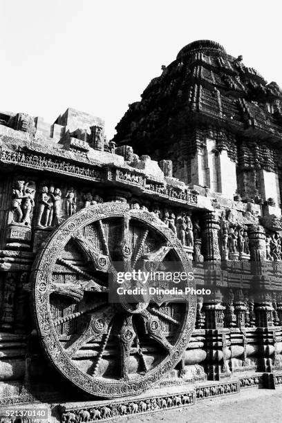 chariot wheel konark temple, orissa, india, asia, 1977 - konark wheel stock pictures, royalty-free photos & images