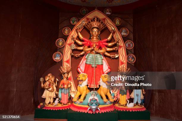 goddess durga killing demon mahishasura with goddesses laxmi saraswati and gods ganesh kartik at kolkata, calcutta, india - laxmi ganesh stock-fotos und bilder
