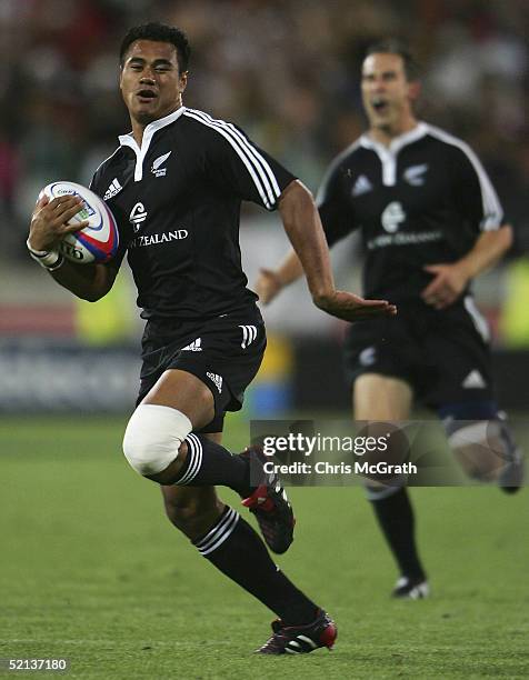 Isaia Toeava of New Zealand heads for the try line during the Cup Final between New Zealand and Argentina on day two of the New Zealand International...