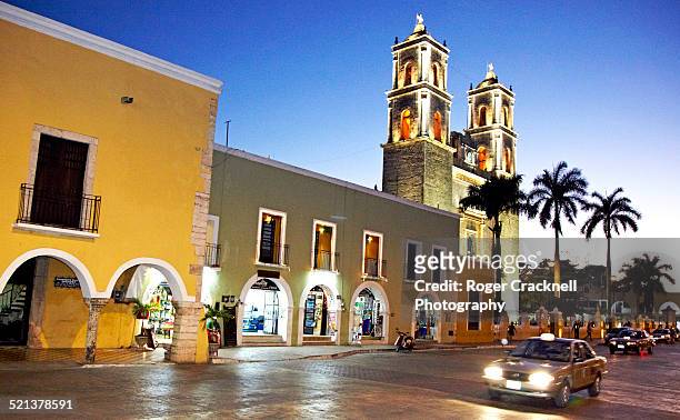 cathedral de san gervaslo valladolid  mexico - rc car - fotografias e filmes do acervo