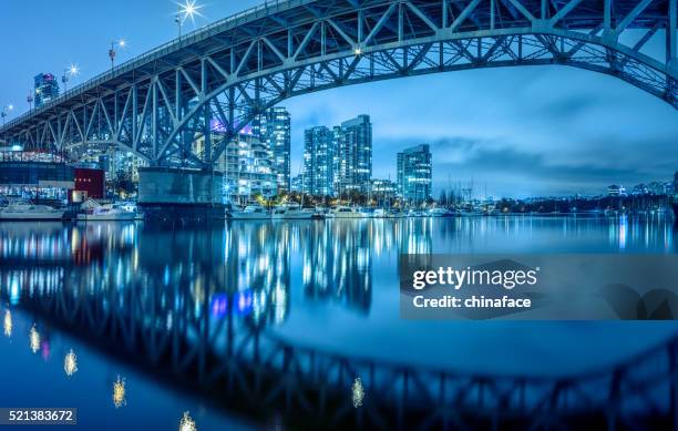 granville bridge at night - vancouver canada stockfoto's en -beelden