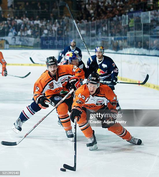 Mark Voakes of the Grizzlys in action during the DEL Ice Hockey Playoffs Final Game One between EHC Red Bull Muenchen and Grizzlys Wolfsburg at...